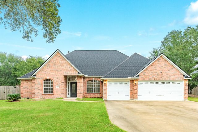 900 Enchanted Oaks Drive, Angleton, TX 77515