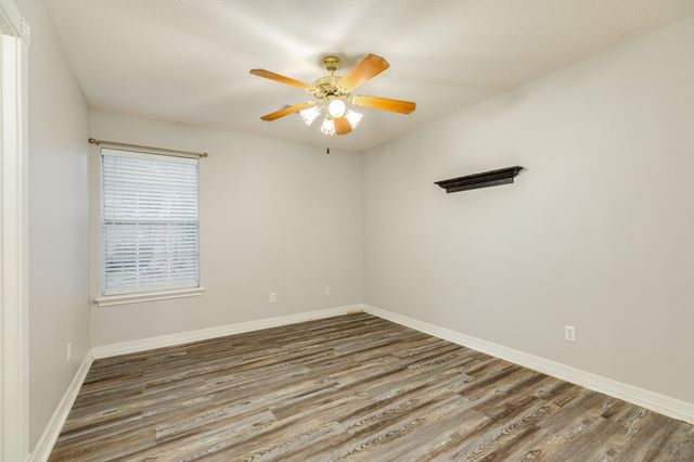 900 Enchanted Oaks Drive, Angleton, TX 77515