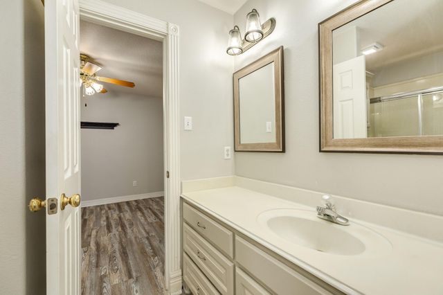 900 Enchanted Oaks Drive, Angleton, TX 77515