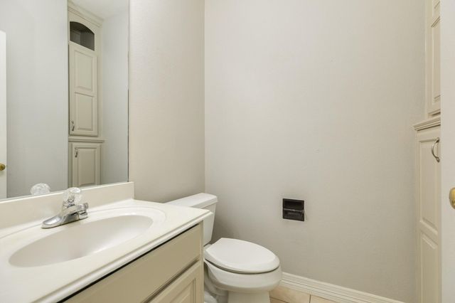 900 Enchanted Oaks Drive, Angleton, TX 77515