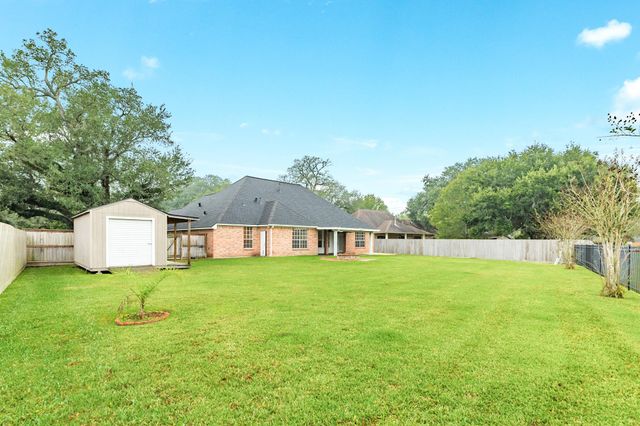 900 Enchanted Oaks Drive, Angleton, TX 77515