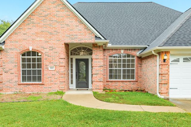 900 Enchanted Oaks Drive, Angleton, TX 77515