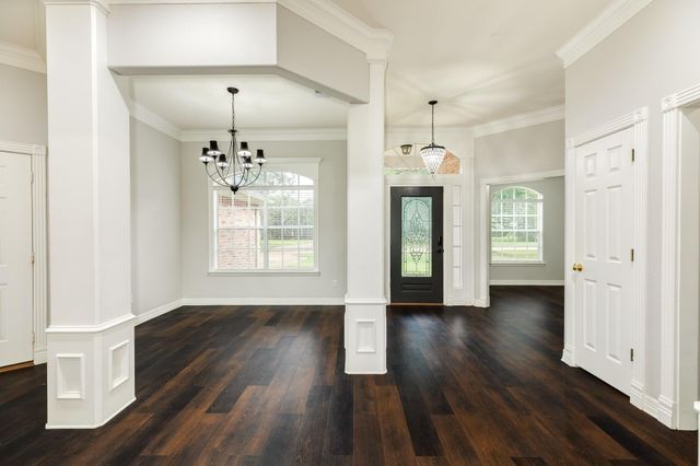 900 Enchanted Oaks Drive, Angleton, TX 77515