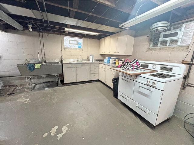 1305 Mercer Ave, Hermitage, PA 16148