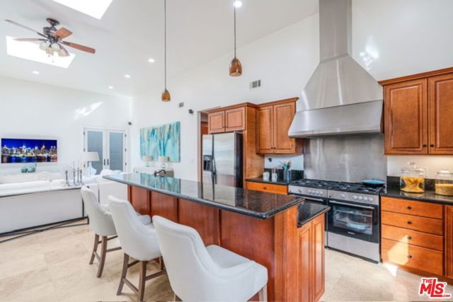 3718 S Barrington Avenue, Los Angeles, CA 90066
