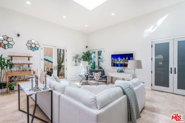 3718 S Barrington Avenue, Los Angeles, CA 90066