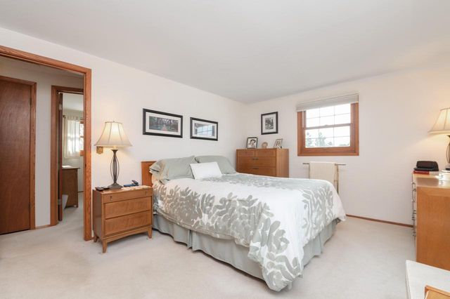 1107 Dogwood LANE, Waukesha, WI 53189