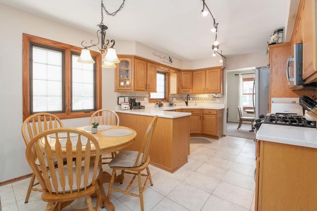 1107 Dogwood LANE, Waukesha, WI 53189