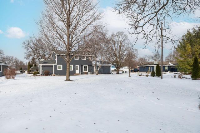 1107 Dogwood LANE, Waukesha, WI 53189