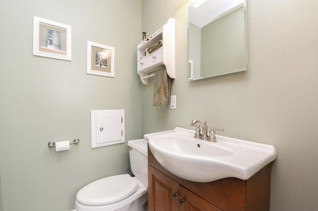 1107 Dogwood LANE, Waukesha, WI 53189