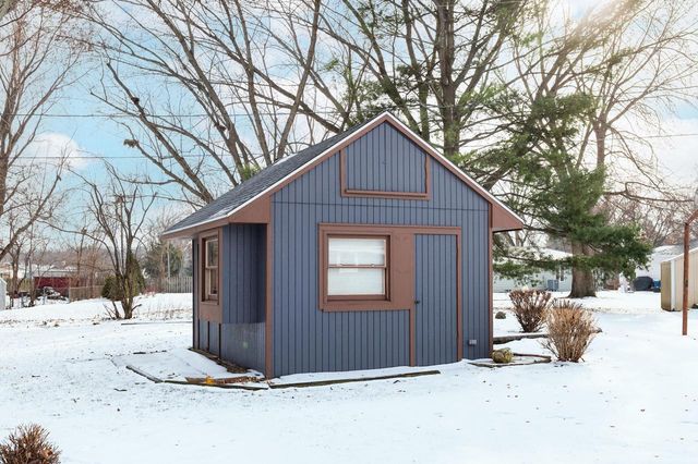 1107 Dogwood LANE, Waukesha, WI 53189