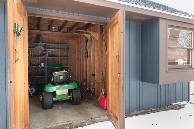 1107 Dogwood LANE, Waukesha, WI 53189