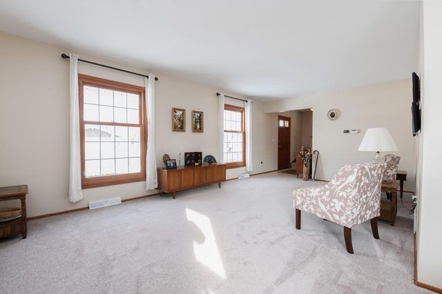 1107 Dogwood LANE, Waukesha, WI 53189