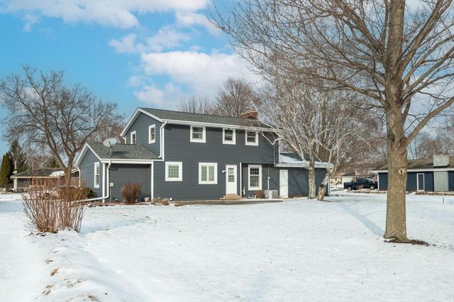 1107 Dogwood LANE, Waukesha, WI 53189