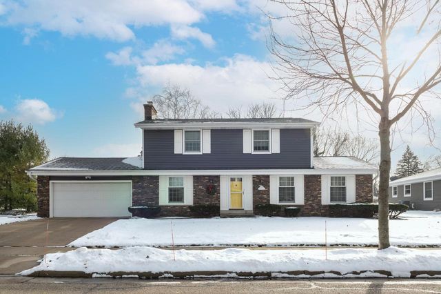 1107 Dogwood LANE, Waukesha, WI 53189