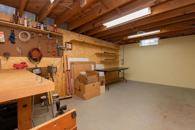 1107 Dogwood LANE, Waukesha, WI 53189