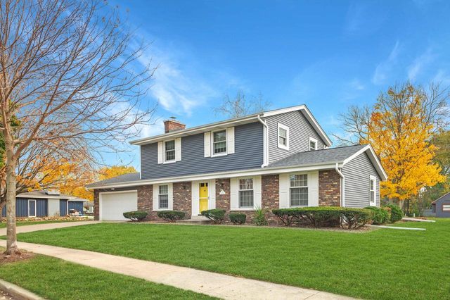 1107 Dogwood LANE, Waukesha, WI 53189