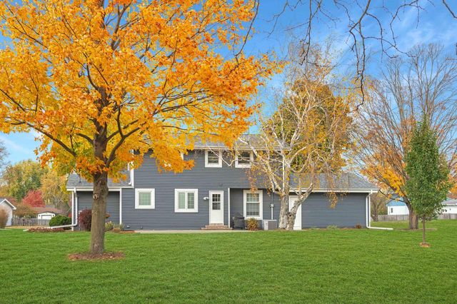 1107 Dogwood LANE, Waukesha, WI 53189