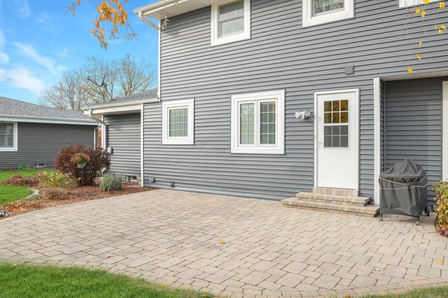 1107 Dogwood LANE, Waukesha, WI 53189