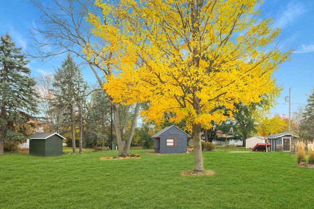 1107 Dogwood LANE, Waukesha, WI 53189