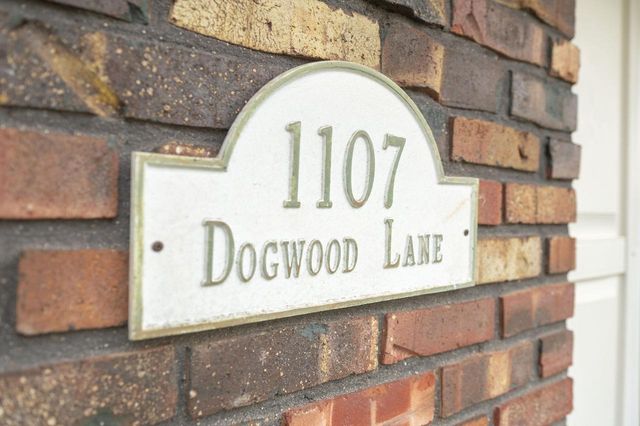 1107 Dogwood LANE, Waukesha, WI 53189