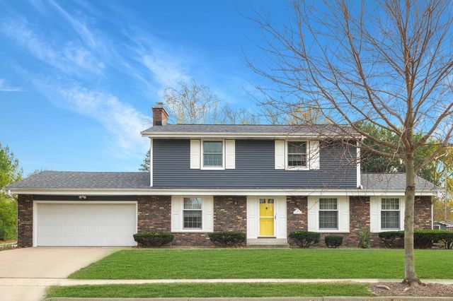 1107 Dogwood LANE, Waukesha, WI 53189