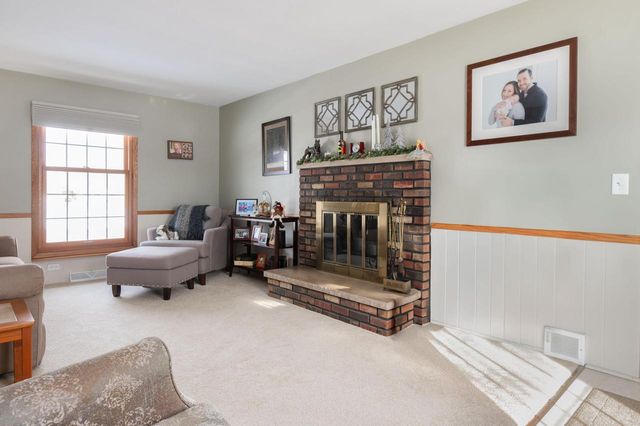 1107 Dogwood LANE, Waukesha, WI 53189