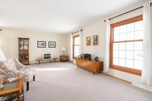 1107 Dogwood LANE, Waukesha, WI 53189