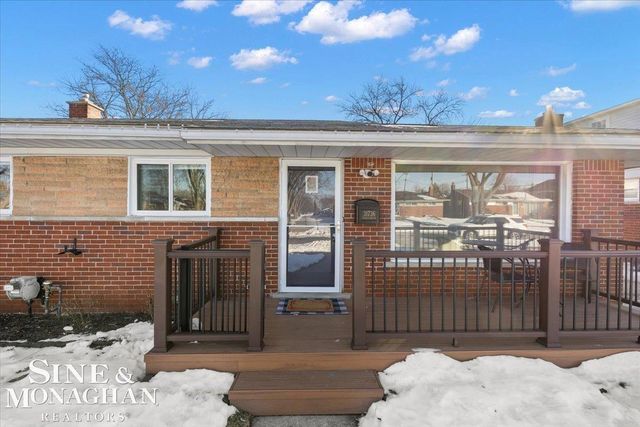 31736 Tanglewood Road, Saint Clair Shores, MI 48236