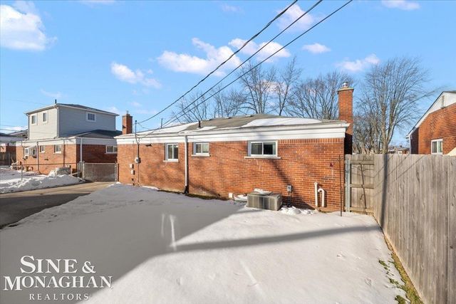 31736 Tanglewood Road, Saint Clair Shores, MI 48236