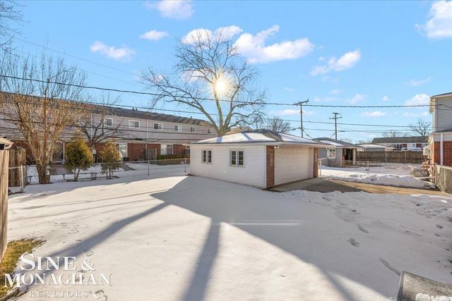 31736 Tanglewood Road, Saint Clair Shores, MI 48236