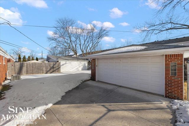 31736 Tanglewood Road, Saint Clair Shores, MI 48236