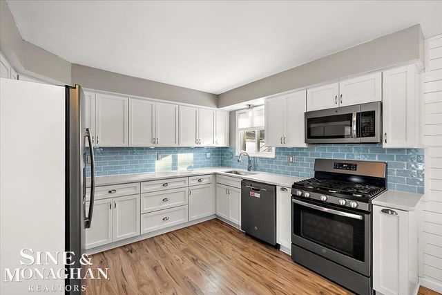 31736 Tanglewood Road, Saint Clair Shores, MI 48236