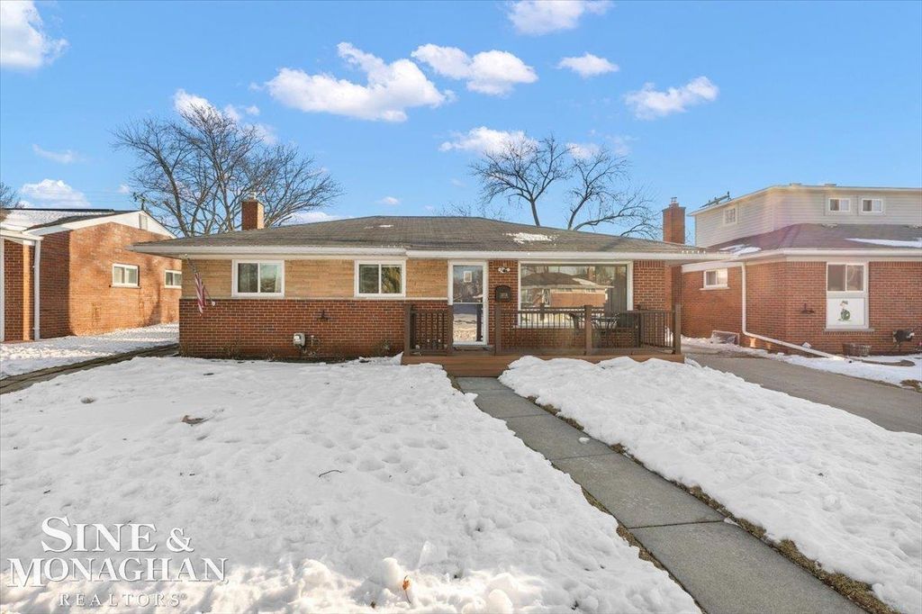 31736 Tanglewood Road, Saint Clair Shores, MI 48236