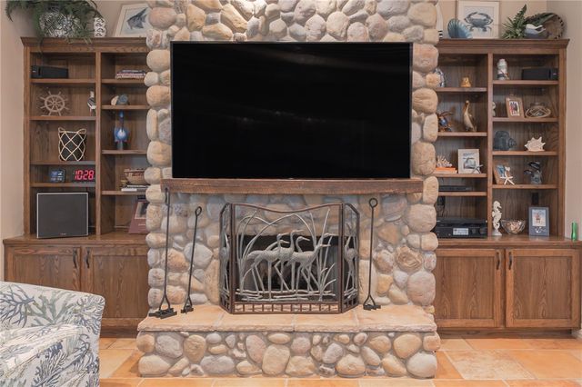 108 Cedar Ridge Dr, Rockport, TX 78382