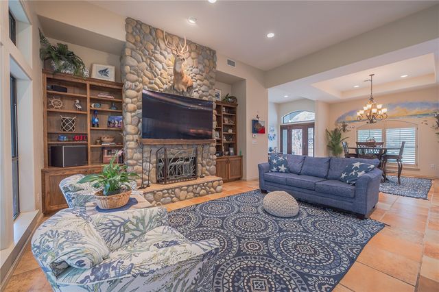 108 Cedar Ridge Dr, Rockport, TX 78382