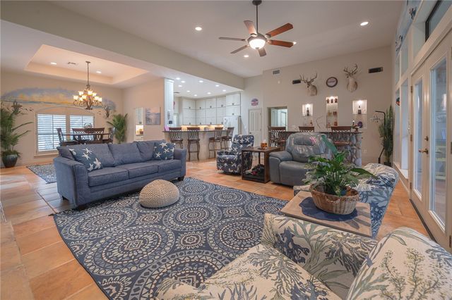 108 Cedar Ridge Dr, Rockport, TX 78382