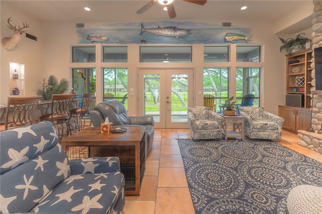 108 Cedar Ridge Dr, Rockport, TX 78382