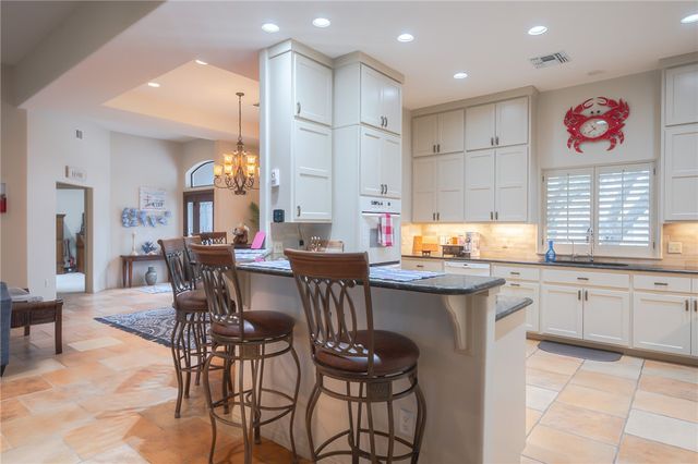 108 Cedar Ridge Dr, Rockport, TX 78382