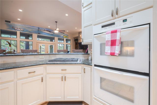 108 Cedar Ridge Dr, Rockport, TX 78382