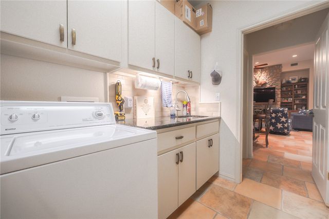 108 Cedar Ridge Dr, Rockport, TX 78382