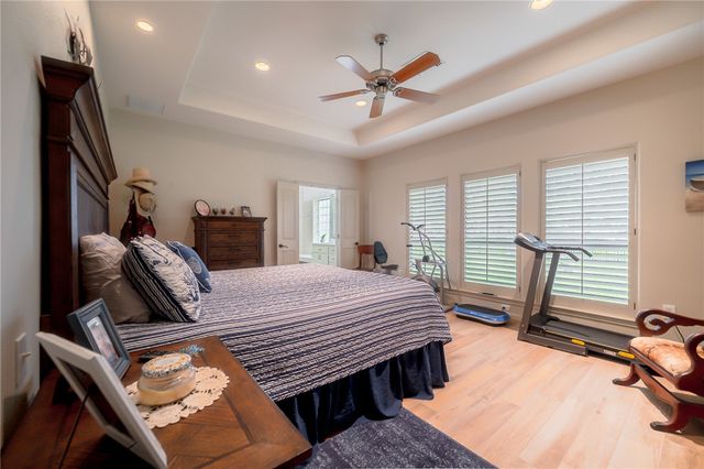 108 Cedar Ridge Dr, Rockport, TX 78382