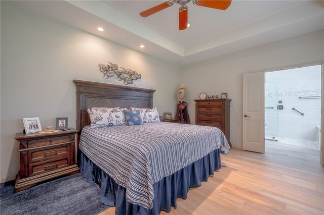 108 Cedar Ridge Dr, Rockport, TX 78382