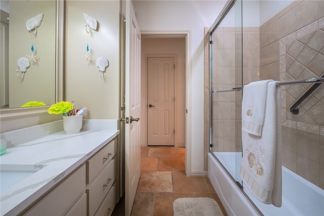 108 Cedar Ridge Dr, Rockport, TX 78382