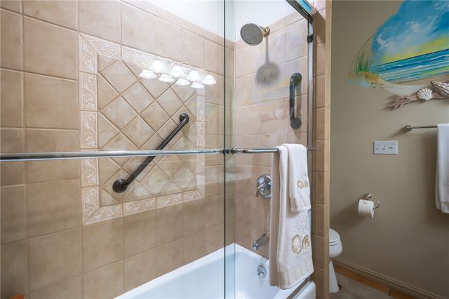 108 Cedar Ridge Dr, Rockport, TX 78382