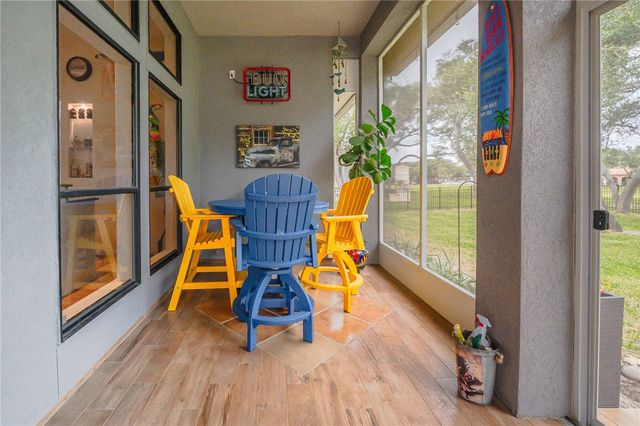 108 Cedar Ridge Dr, Rockport, TX 78382