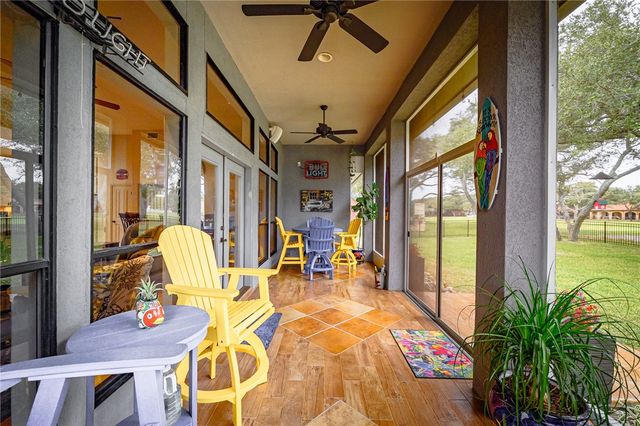 108 Cedar Ridge Dr, Rockport, TX 78382