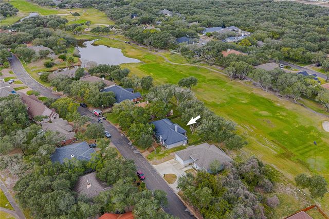 108 Cedar Ridge Dr, Rockport, TX 78382