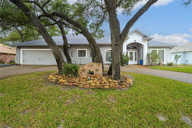 108 Cedar Ridge Dr, Rockport, TX 78382