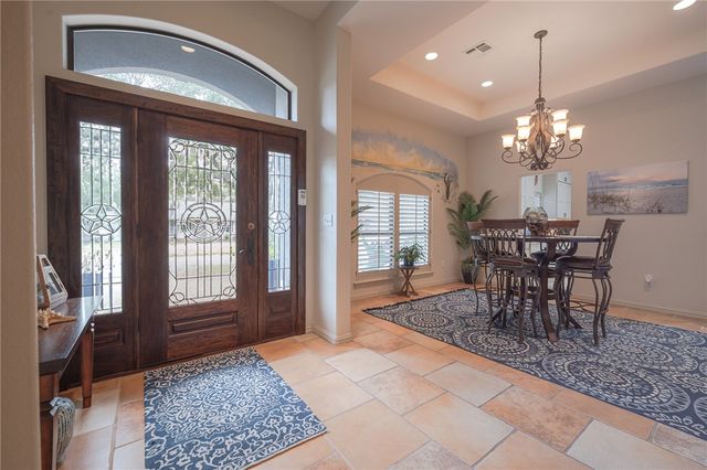 108 Cedar Ridge Dr, Rockport, TX 78382